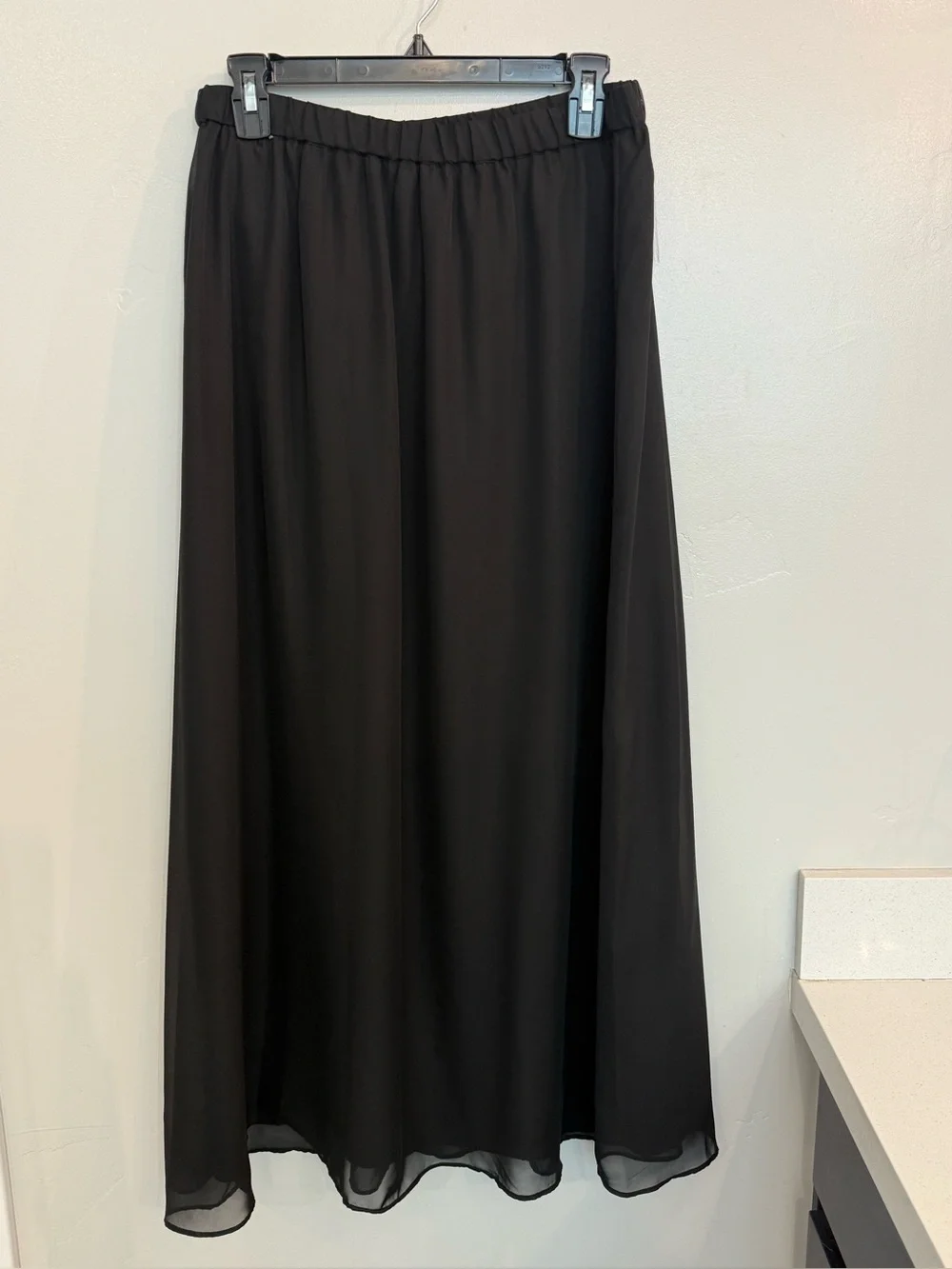 Old Navy Black Flowing Maxi Skirt. Size Medium